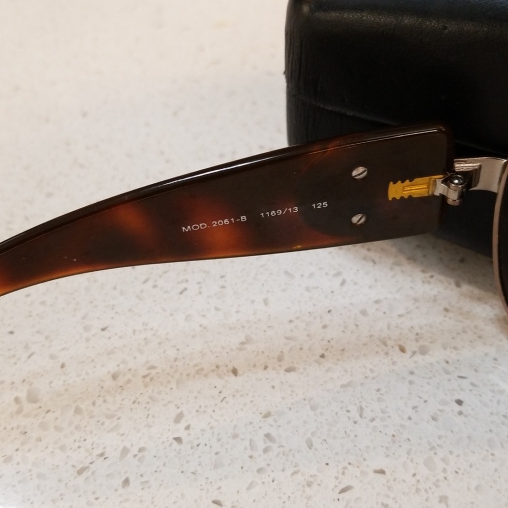 Authentic Beautiful Versace Sunglasses 2061-B - Picture 7 of 8